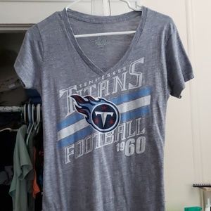Women's medium Tennessee Titan V-neck